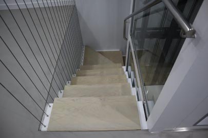 Detalle escaleiras de carballo a medida