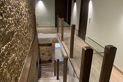 Pasamáns en madeira