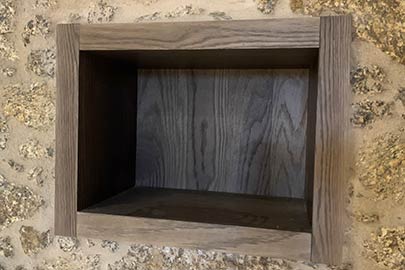 Hueco revestido en madera