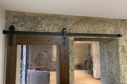 Puerta corredera de granero