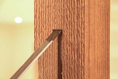 Detalle encuentro cristal con balaustre